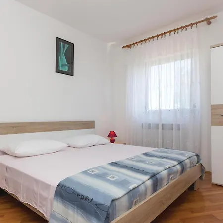 Lovely Apartment In Fazana With Kitchen *
